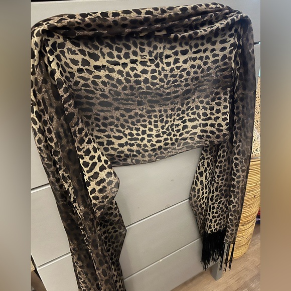 Animal Print Fringed Scarf - Picture 3 of 7